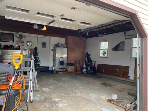 43 Raffia Rd, Enfield CT 06082-5159 exterior