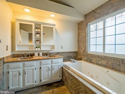 3801 Elbert Ave, Alexandria VA 22305-2058 exterior