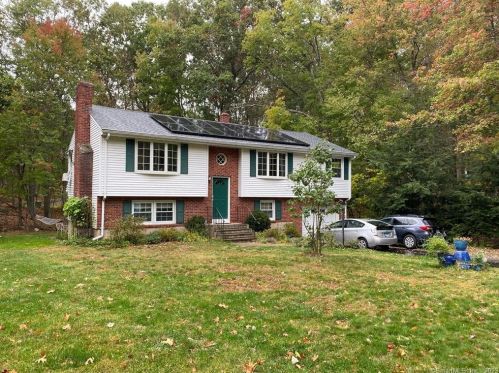 87 Box Mountain Dr, Vernon, CT 06066-6304