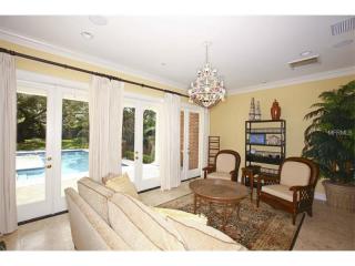 5225 Nichol St, Tampa FL  33611-4178 exterior