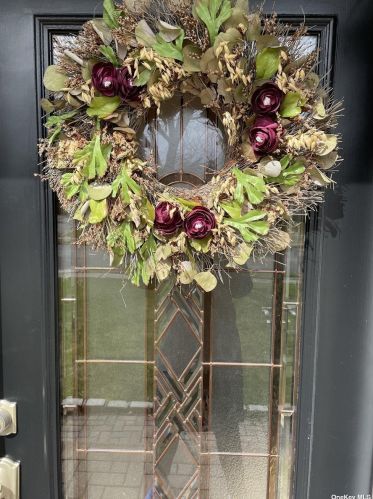 12 Essex Pl, Commack, NY 11725-4023