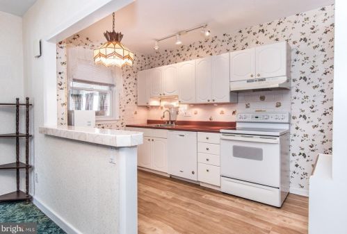 4030 Bleigh Ave, Philadelphia PA 19111-3617 exterior