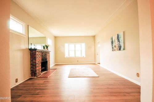 3036 Temple St, Meskegon MI 49444-2732 exterior