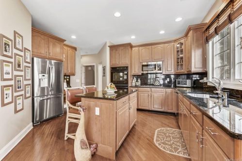 19 Caruso Pl, Armonk NY 10504-1366 exterior