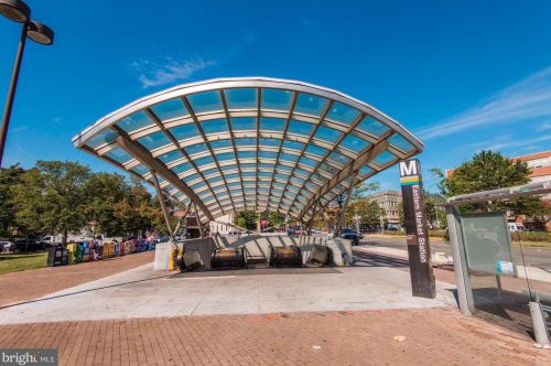 104 7th St, Washington DC  20003-1212 exterior