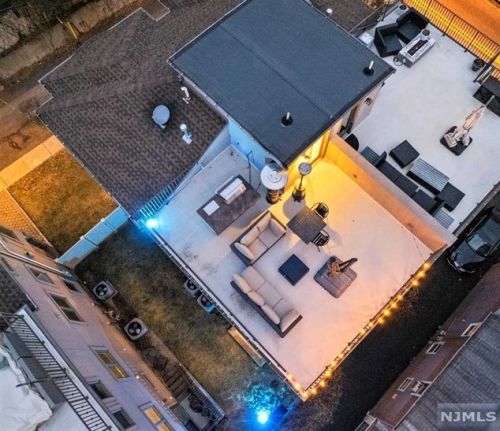 2 Leary Ln, Edgewater NJ 07020-1508 exterior