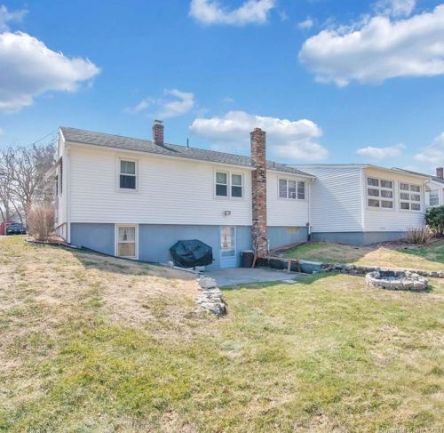 11 Stony Brk Rd, Enfield CT 06082-4025 exterior