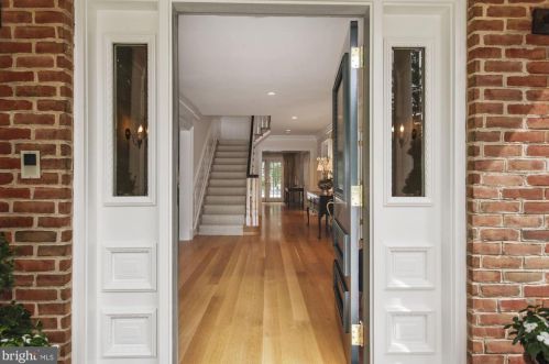 11013 Cripplegate Rd, Rockville MD 20854-1630 exterior