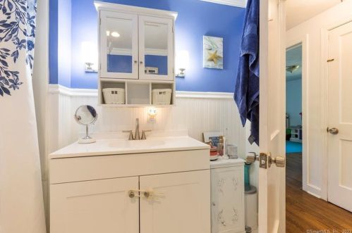 169 Glenwood St, Manchester CT 06040-5548 exterior