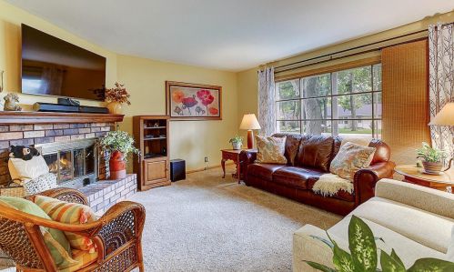 6038 Ironwood Ln, Milwaukee, WI 53217-4423