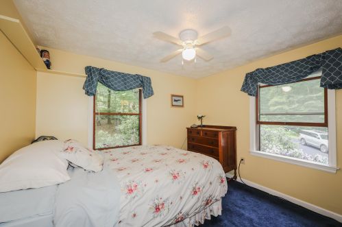 247 Elm St, Concord NH 03303-3322 exterior