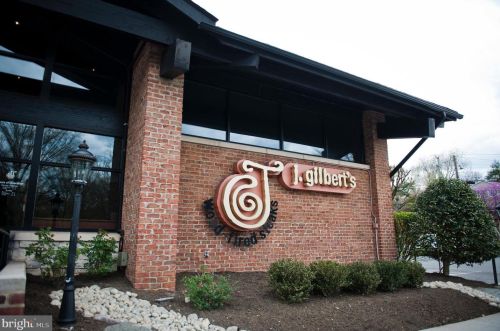 1704 Anderson Rd, Mc Lean VA 22102-1620 exterior