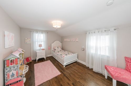 5926 Santa Monica Blvd, Milwaukee WI 53217-4619 exterior