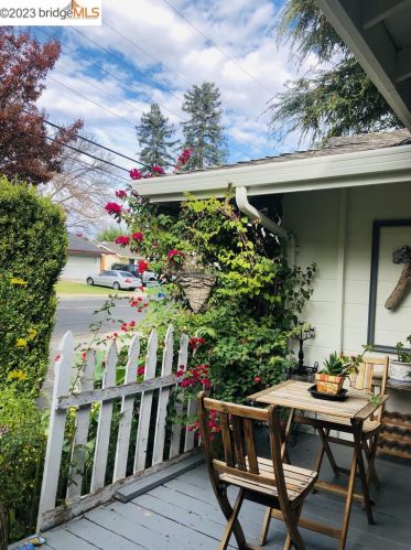 1210 Bentley St, Concord CA 94518-3814 exterior