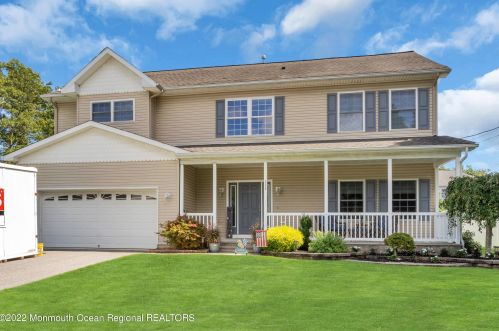 305 Hoover Ave, Berkeley Township, NJ 08721-2805