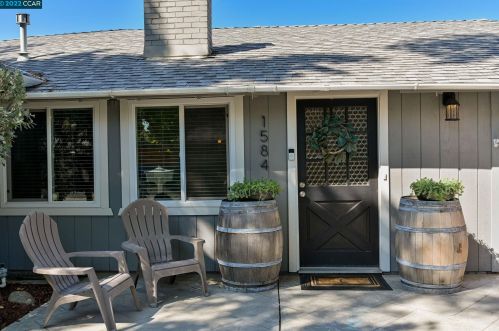 1584 Violet Way, Concord, CA 94523-2323