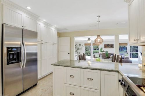 1765 Hbr Ln, Naples FL 34104-0317 exterior