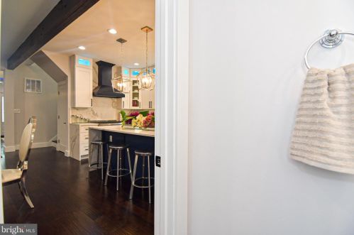 2911 17th St, Washington DC  20018-1825 exterior