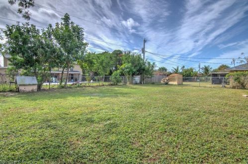 4424 31 Pl, Naples FL 34116-8040 exterior