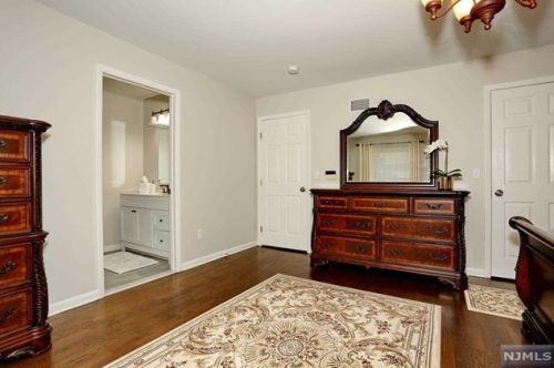 7 Lawrence Ave, Dumont NJ  07628-2708 exterior