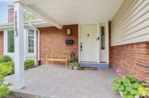 1113 Folkstone Dr, Pittsburgh, PA 15243-1923