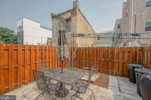 1717 Manton St, Philadelphia PA  19146-3017 exterior