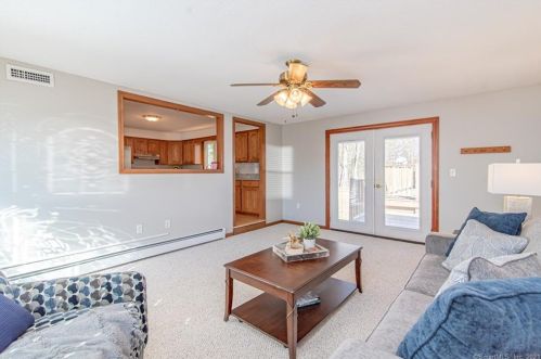 4 Celtic Ct, Enfield CT 06082-5777 exterior