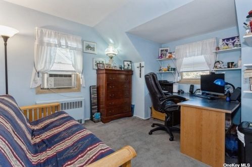 14 Lydia St, Valley Stream NY 11580-2714 exterior