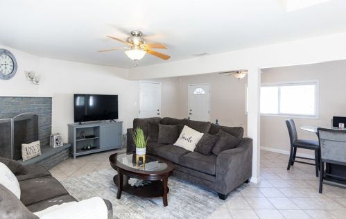 9926 Rosecrans Ave, Bellflower CA 90706-2464 exterior