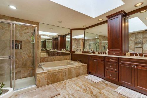 44 Hamlet Dr, Commack NY 11725-4438 exterior