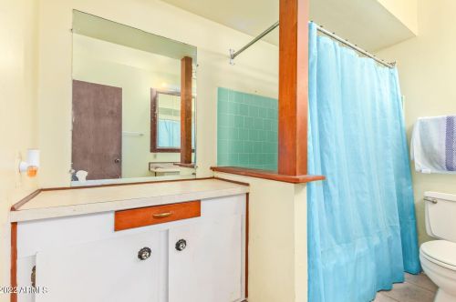 6182 Earll Dr, Phoenix AZ 85033-5841 exterior