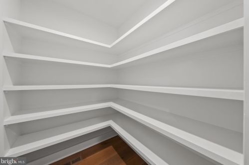 2706 Valley Dr, Alexandria VA  22302-2845 exterior