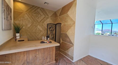 5761 Echo Canyon Cir, Phoenix AZ  85018-1270 exterior