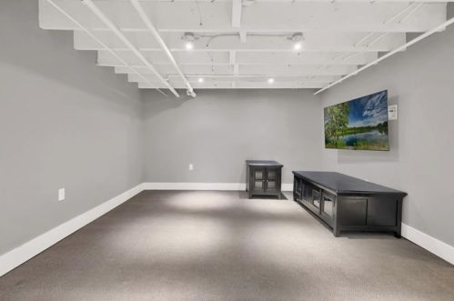 454 Dallas Ave, Pittsburgh PA 15217-1309 exterior