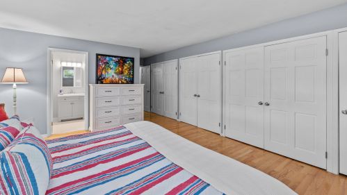 2415 Rochelle Ave, Milwaukee WI 53209-2624 exterior