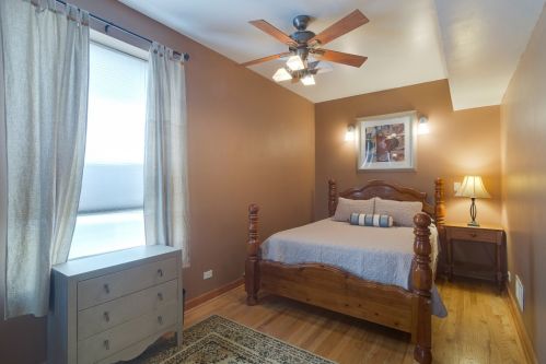 2050 Roscoe St, Chicago IL 60618-5236 exterior