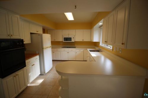 3610 Superior St, Duluth MN 55804-2047 exterior