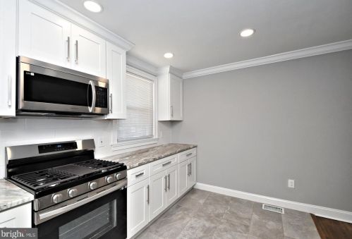 8721 Jackson St, Philadelphia PA 19145-2427 exterior