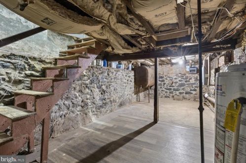 64 Locust St, Lancaster PA 17602-3635 exterior