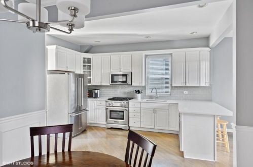 1828 Barry Ave, Chicago IL 60657-2042 exterior