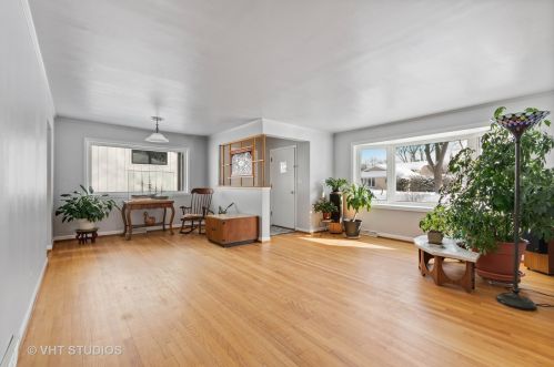 682 Fairview Ave, Elmhurst IL 60126-4232 exterior