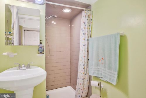 12115 Valleywood Dr, Silver Spring MD 20902-2239 exterior