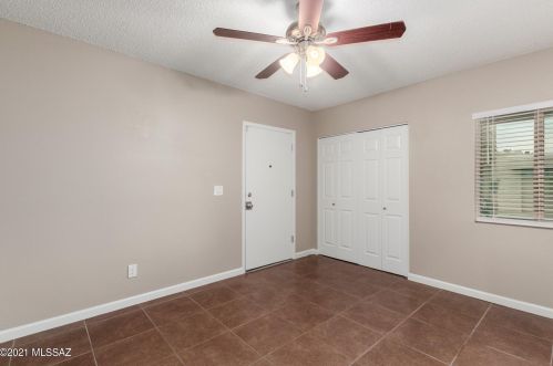 4975 Bellevue St, Tucson AZ 85712-4913 exterior