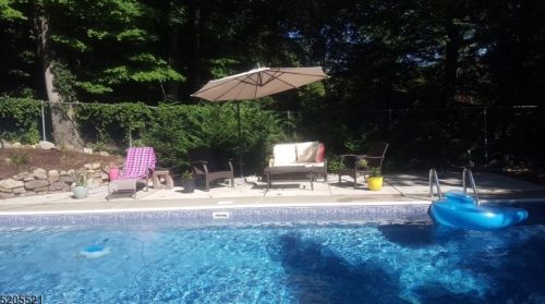 318 High Crest Dr, West Milford Lakes, NJ 07480-3712