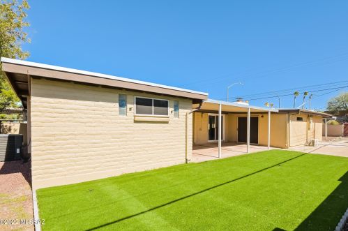 8648 Kenyon Dr, Tucson AZ  85710-4234 exterior