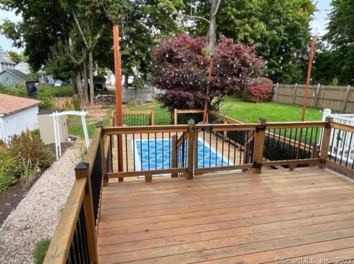 149 Maple St, Manchester CT 06040-6105 exterior