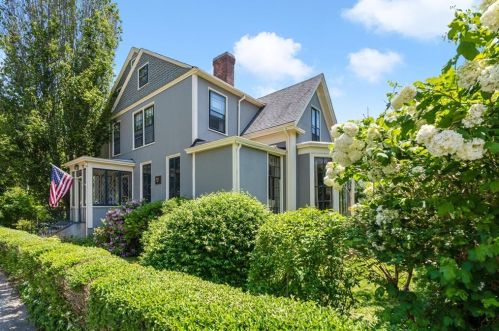 21 Catherine St, Middletown, RI 02840-3232
