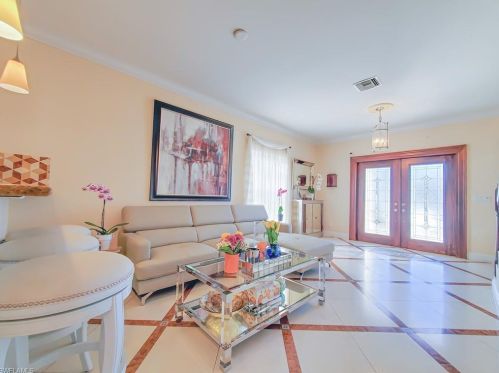 834 105 Ave, Naples FL 34108-1844 exterior