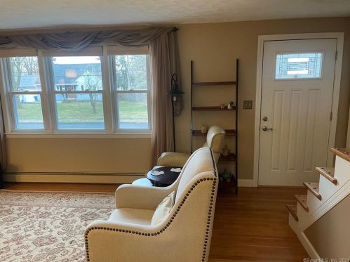 42 Oxford Dr, Enfield CT 06082-2535 exterior