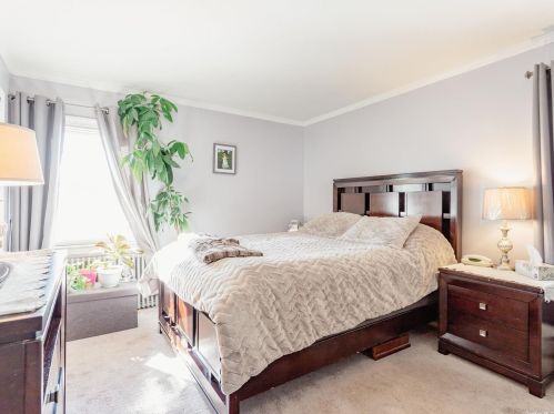 128 Casper St, Valley Stream NY 11580-3606 exterior